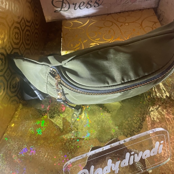 Green Nylon Crossbody Belt Bag Sports Bag Fanny Pack Gold Metal Zipper Accents - Picture 5 of 13